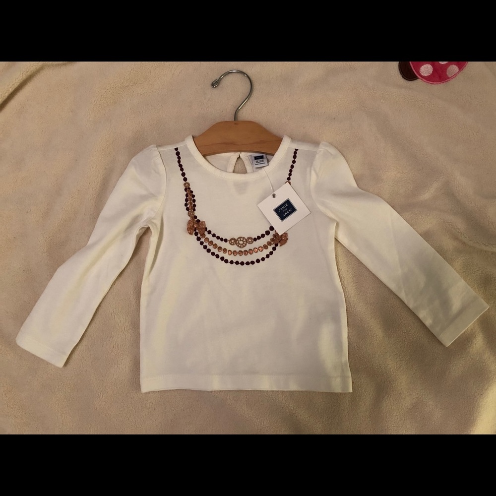 Top with printed necklace